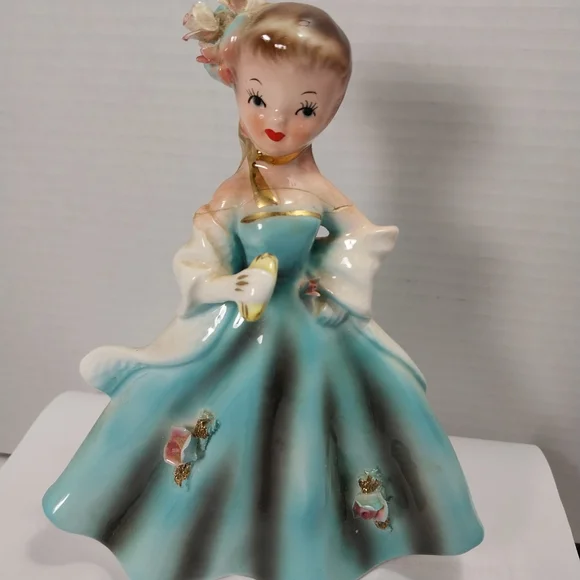 Vintage lady figurine - Picture 1 of 3
